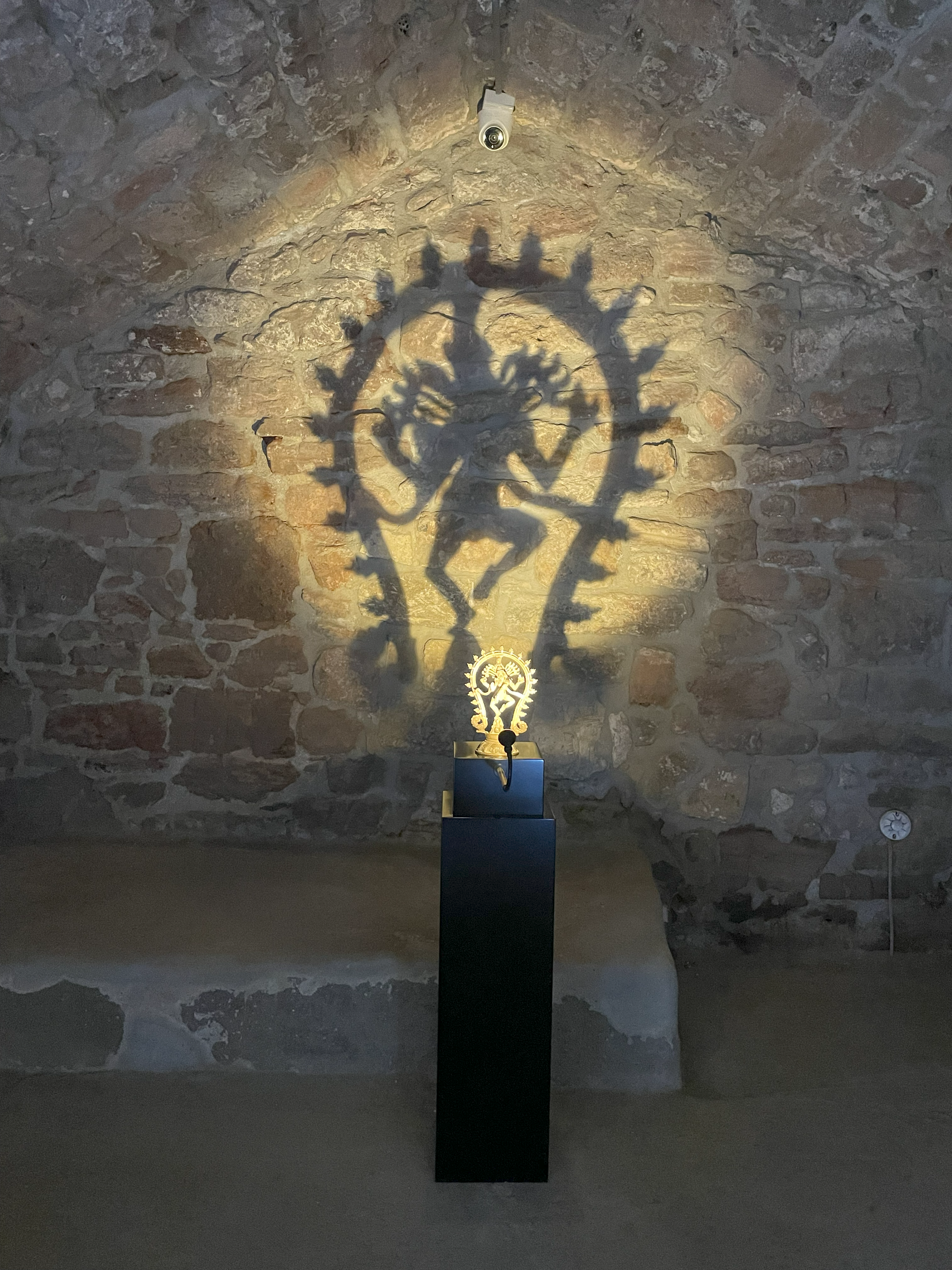 Wystawa muzealna przy świątyni ognia Ateszgah Wystawa muzealna przy świątyni ognia Ateszgah