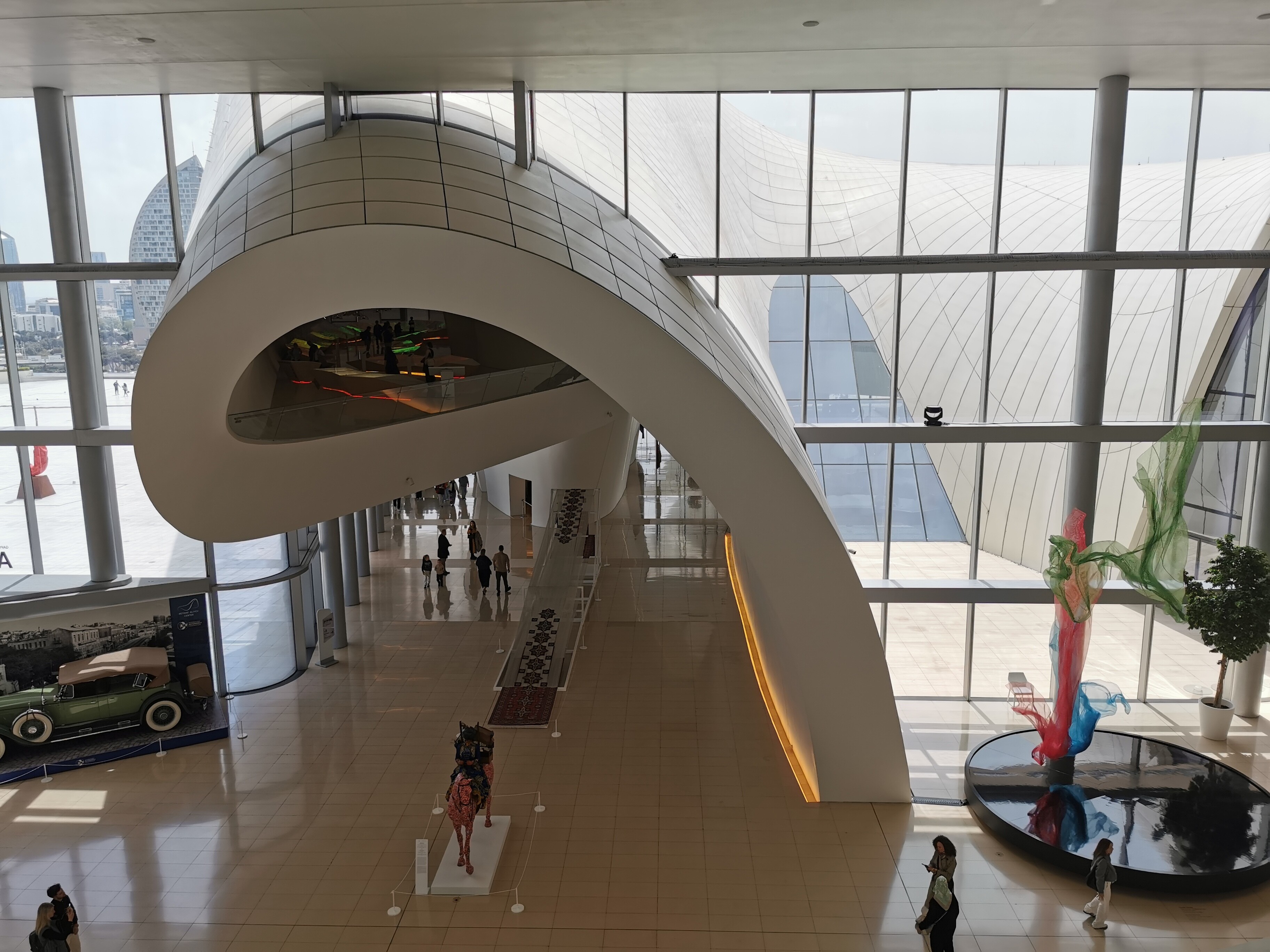 Centrum Hejdara Alijewa - wnętrze budynku Centrum Hejdara Alijewa - wnętrze budynku
